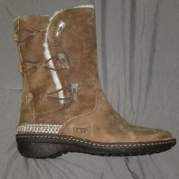Ugg Tooth Toggle Shearing Boots *RARE* Size 8 - Picture 2 of 11